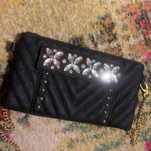 USED LIKE NEW CHARLIE'S BLACK LEATHER SMALL CROSS BAG